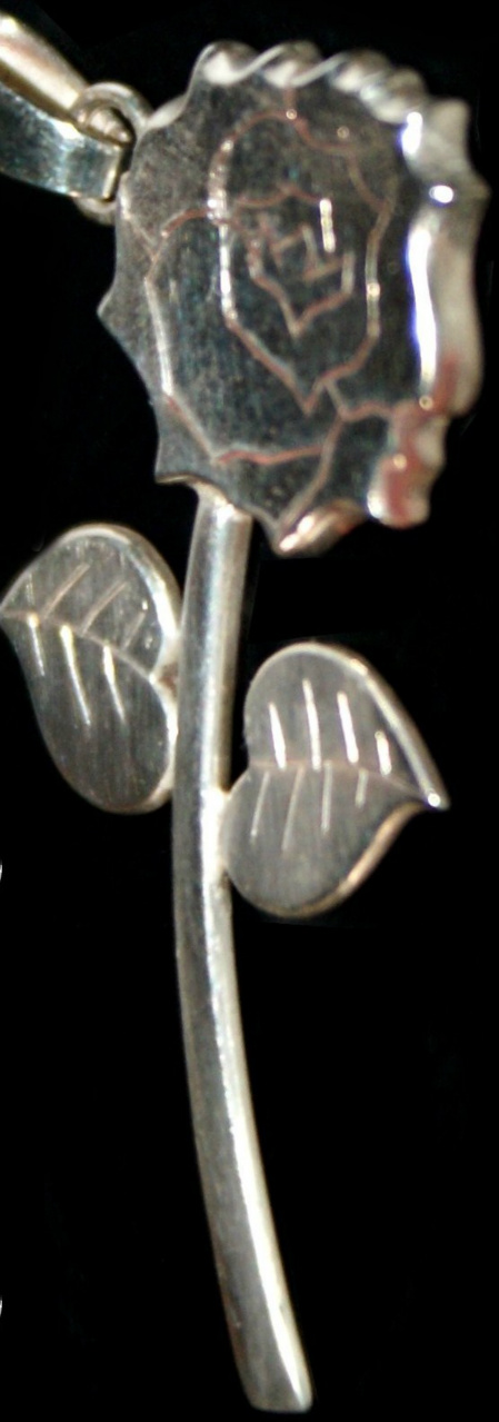 39) pendentif 3,5 cm
rose argent massif
- 1 feuille de chaque coté 
ou
- 2 feuilles d'un coté
65 euros