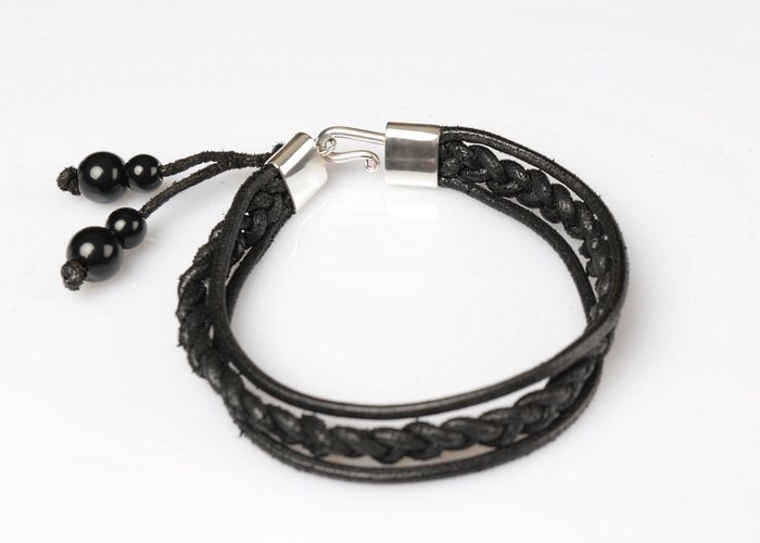 227) bracelet mixte  cuir
pierre hematite ou onyx ou obsidienne et argent massif 
80 euros
